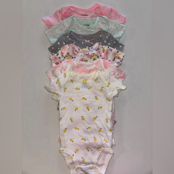 Set of 6 Baby Onesies in Various Colors - Picture 8 of 9